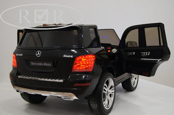 Электромобиль детский RiverToys Mercedes-Benz GLK300 (черный) с дистанционным управлением